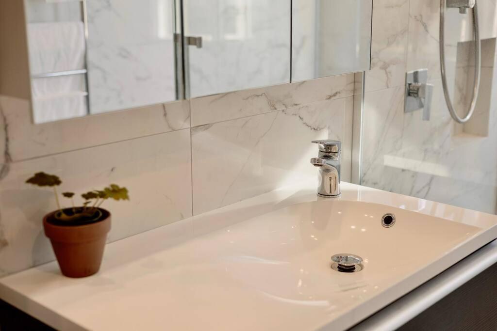 Modern Lifestyle Retreat With Stunning City View أوكلاند المظهر الخارجي الصورة