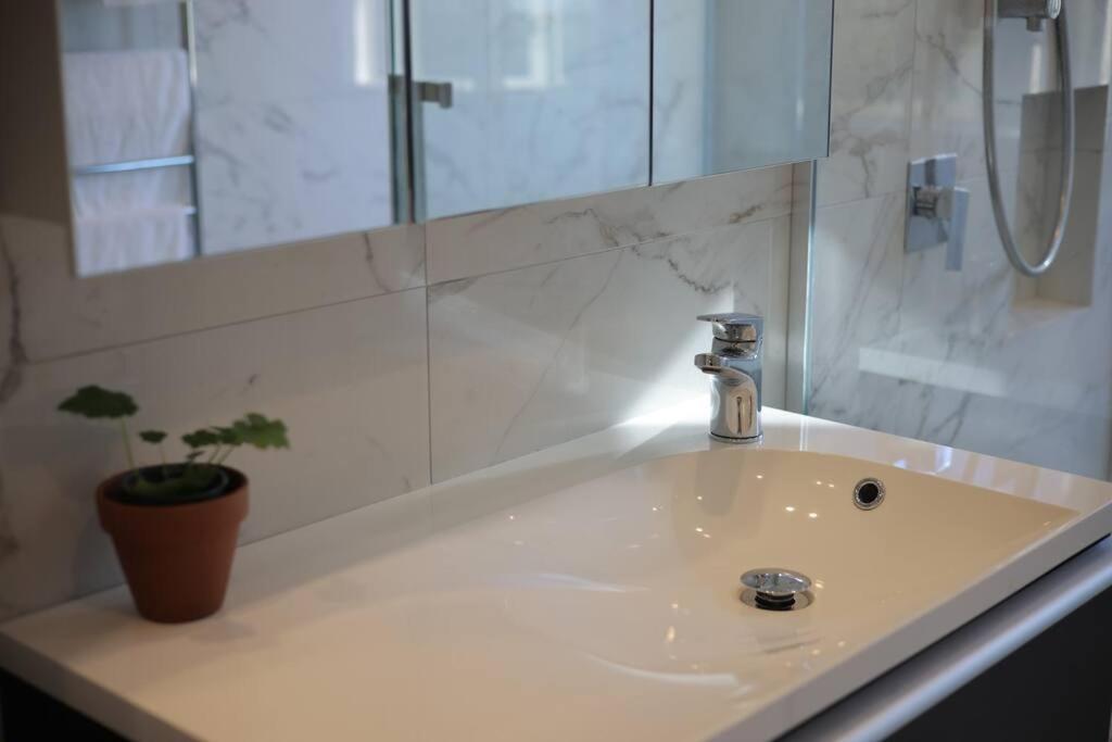 Modern Lifestyle Retreat With Stunning City View أوكلاند المظهر الخارجي الصورة